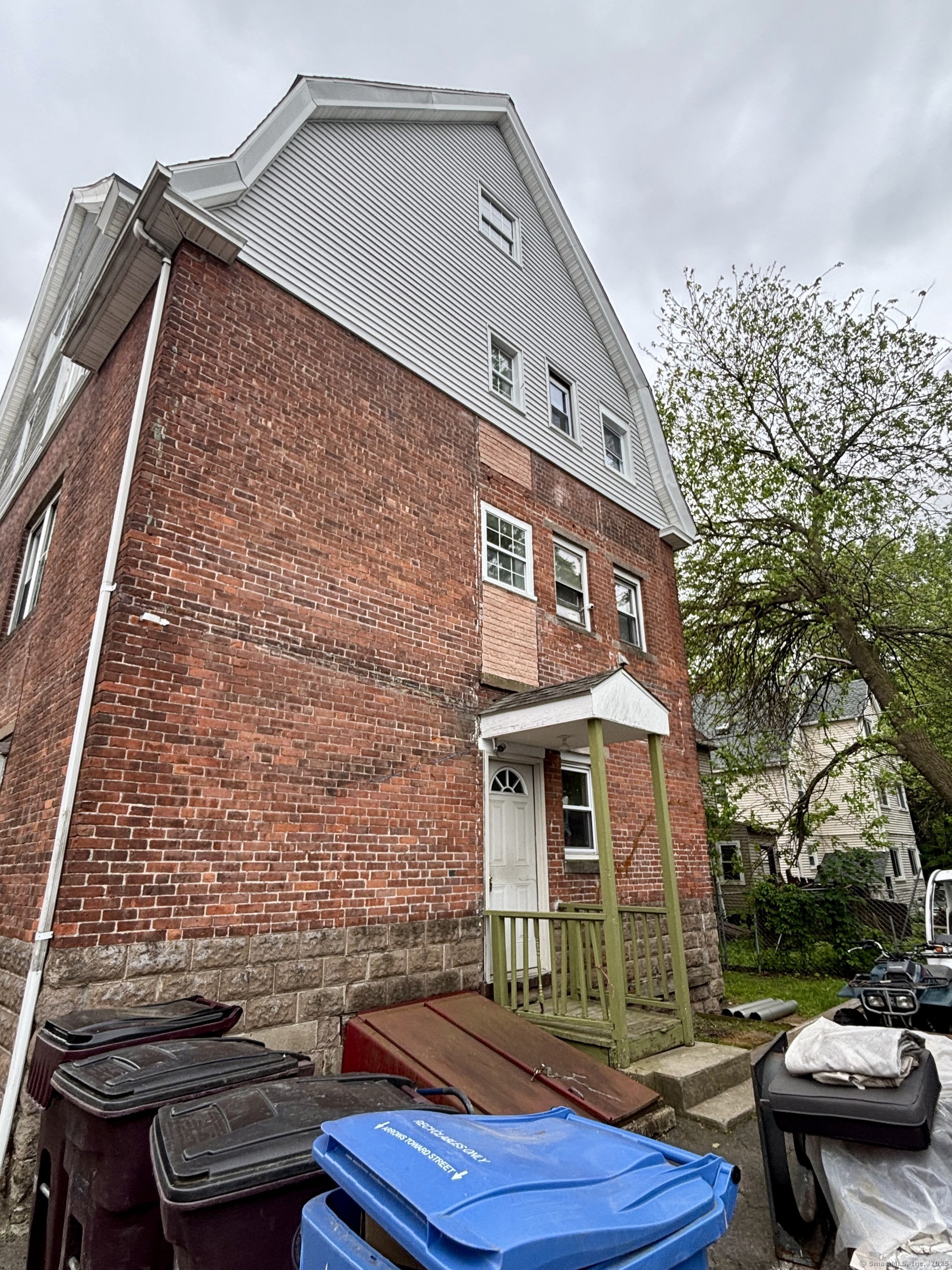 Property Photo: 33 Wakefield Court CT 06053
