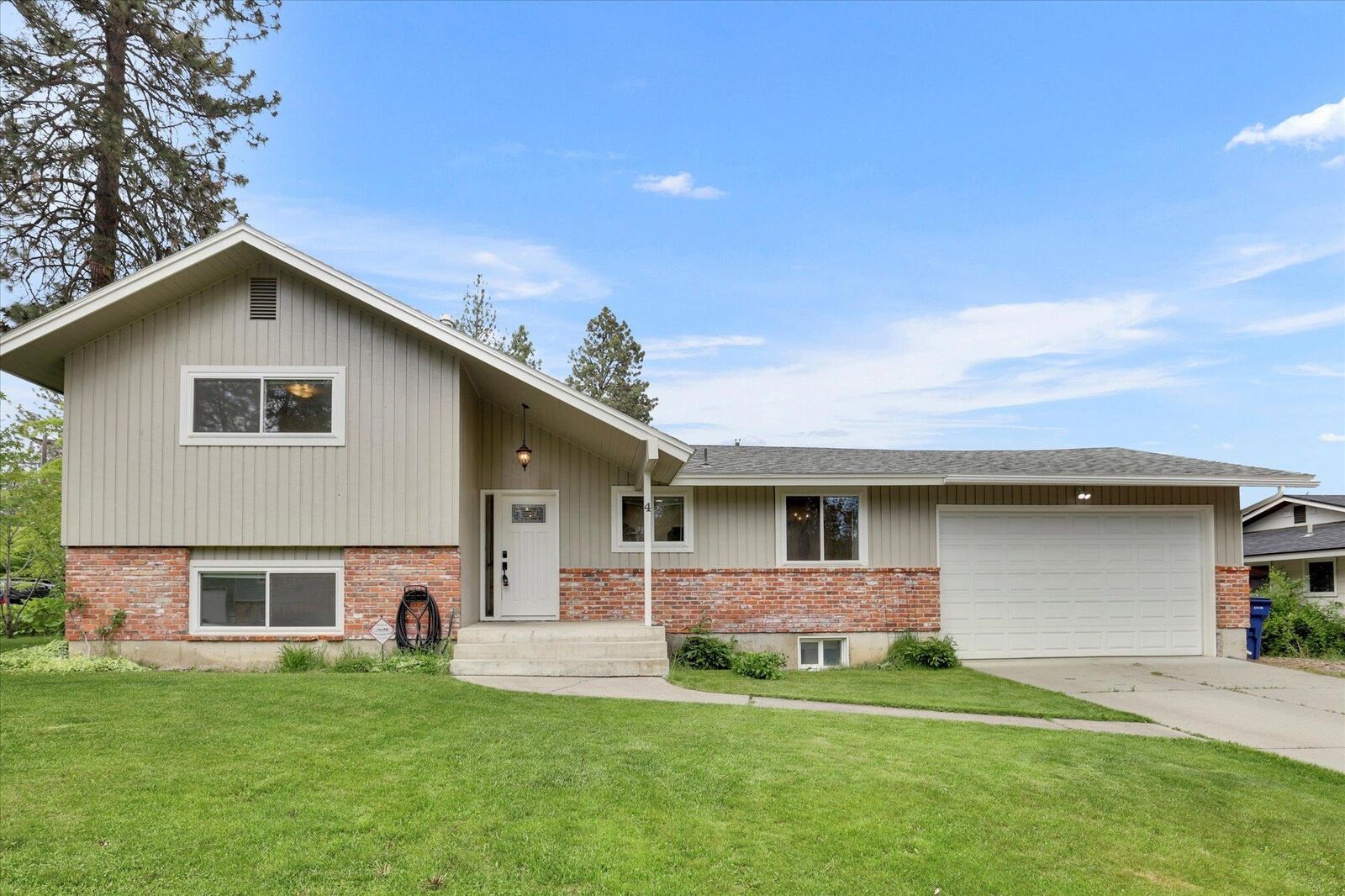 Property Photo:  4 W Regina Ave  WA 99218