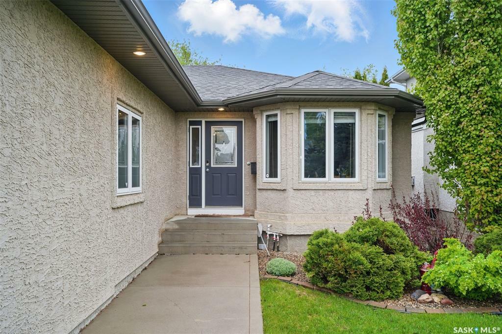 Property Photo:  514 Blackburn Crescent  SK S7V 1E8 