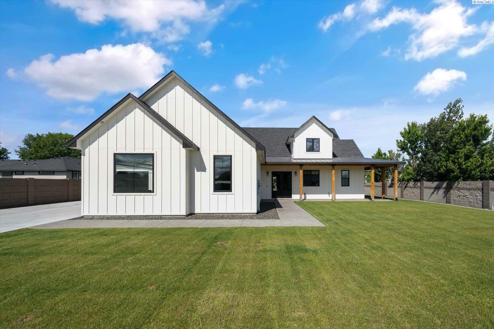 Property Photo:  1120 Road 52  WA 99301 
