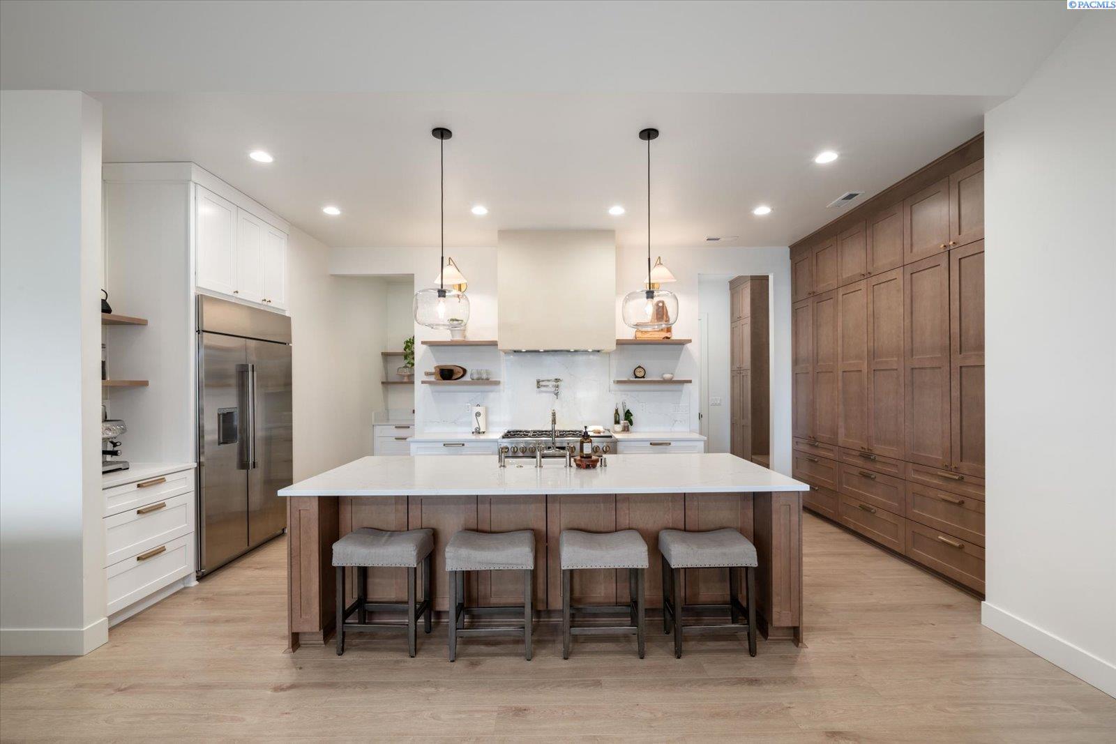 Property Photo: 1120 Road 52 WA 99301