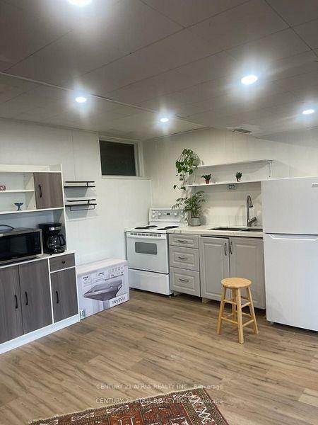 Property Photo: 10 Iber Court ON L4G 1V5