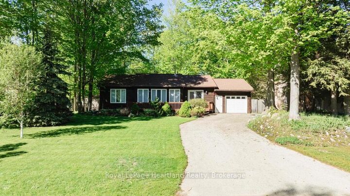 216 Shadywood Crescent  Huron-Kinloss ON N2Z 2X3 photo