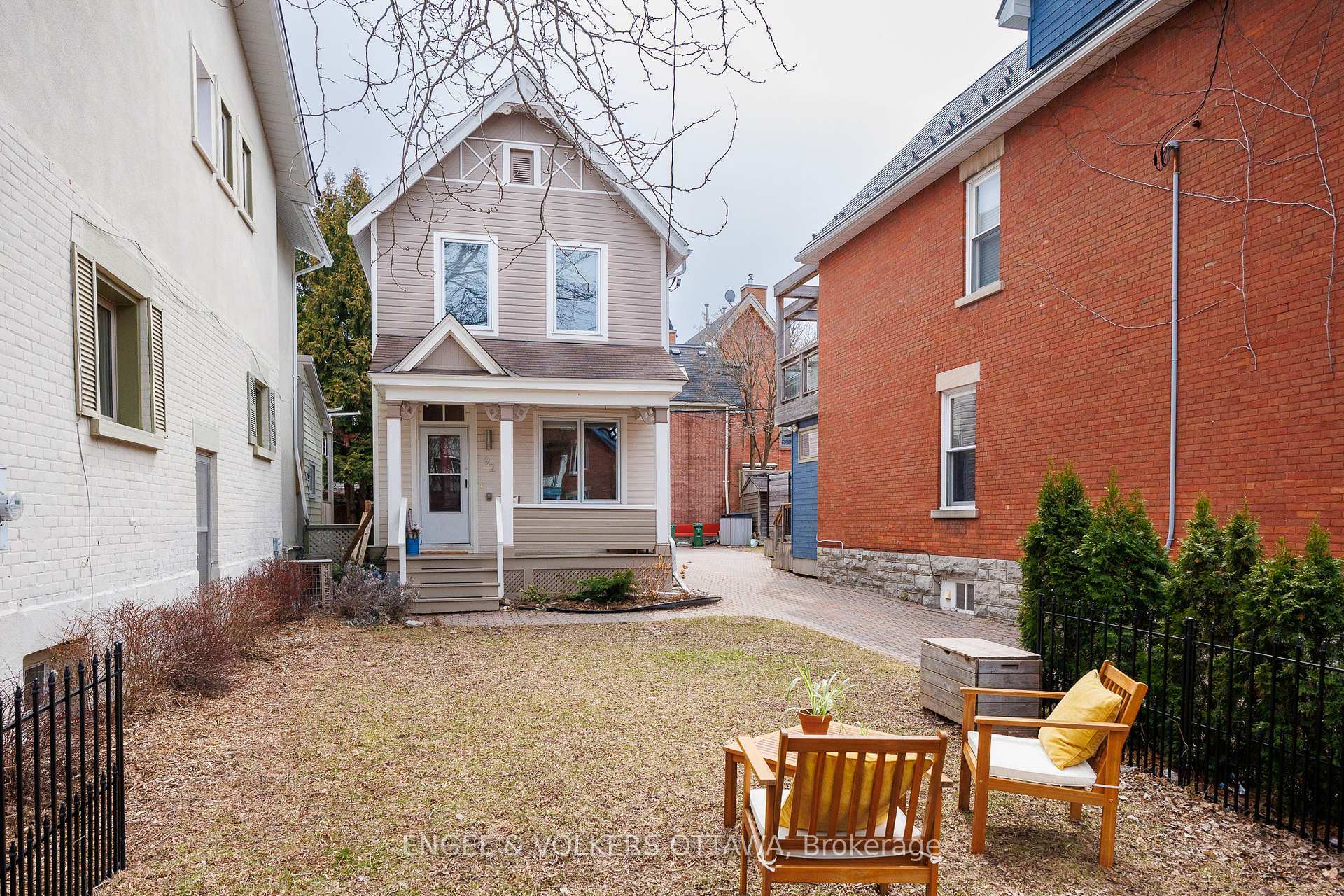 Photo de la propriété:  92 Third Avenue  ON K1S 2J8 