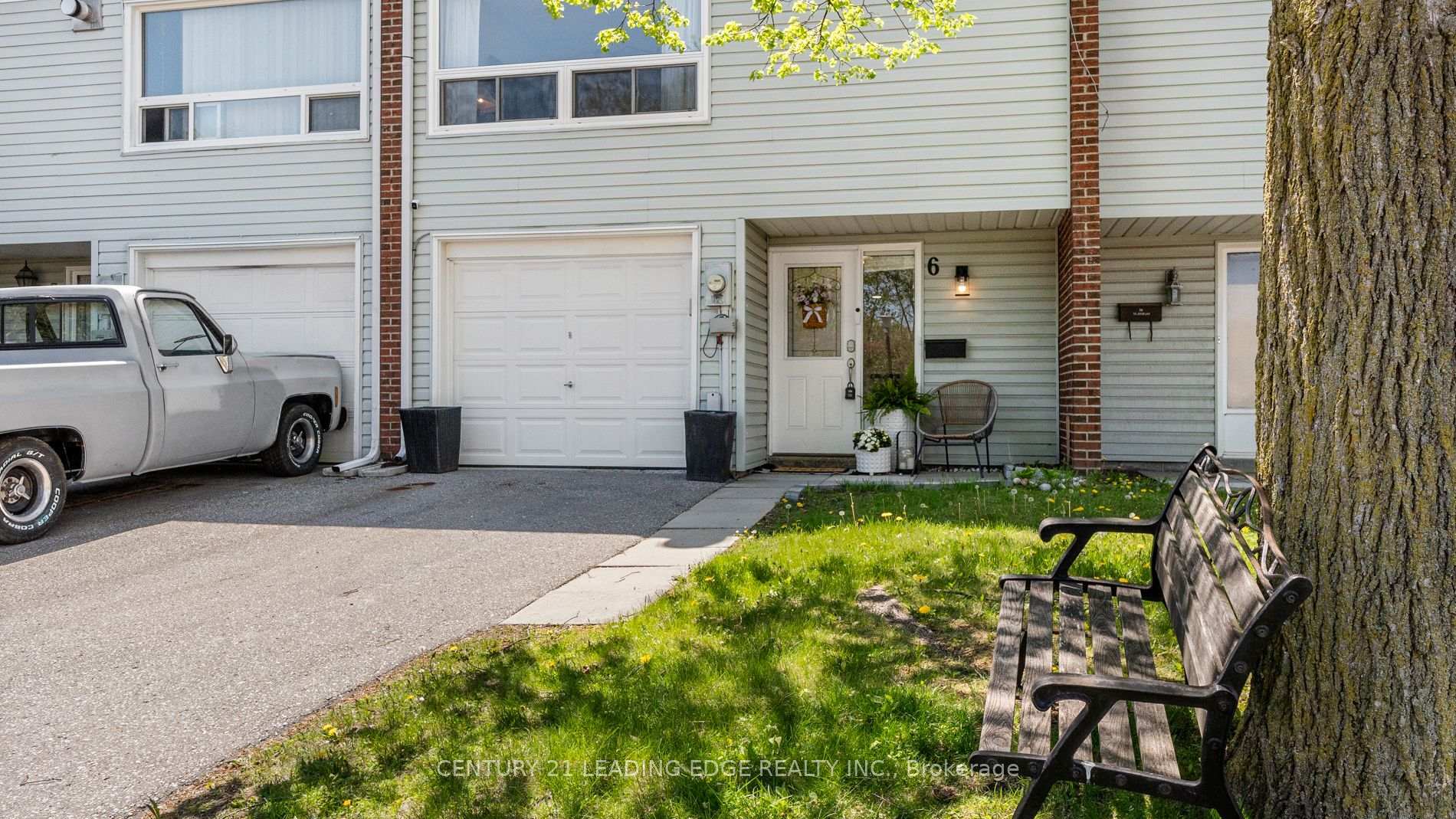 Property Photo: 909 King Street W 6 ON L1J 2L4