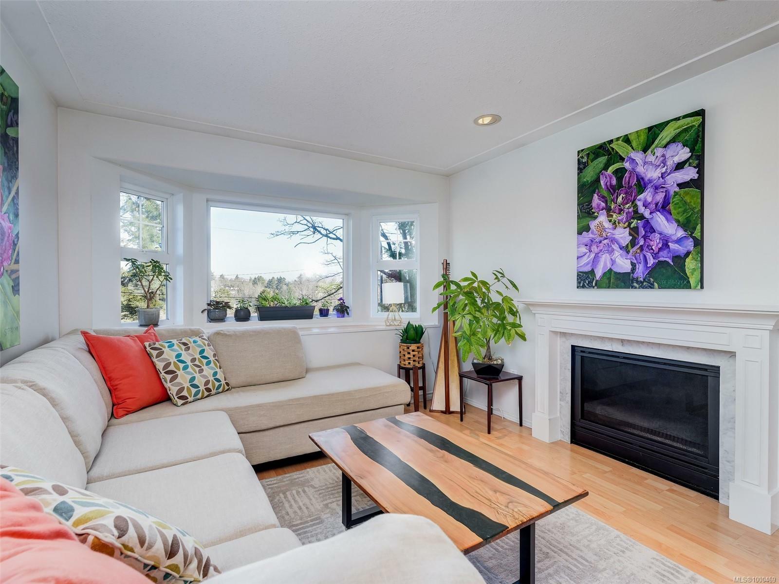 Property Photo:  955 Falmouth Rd  BC V8X 3A4 