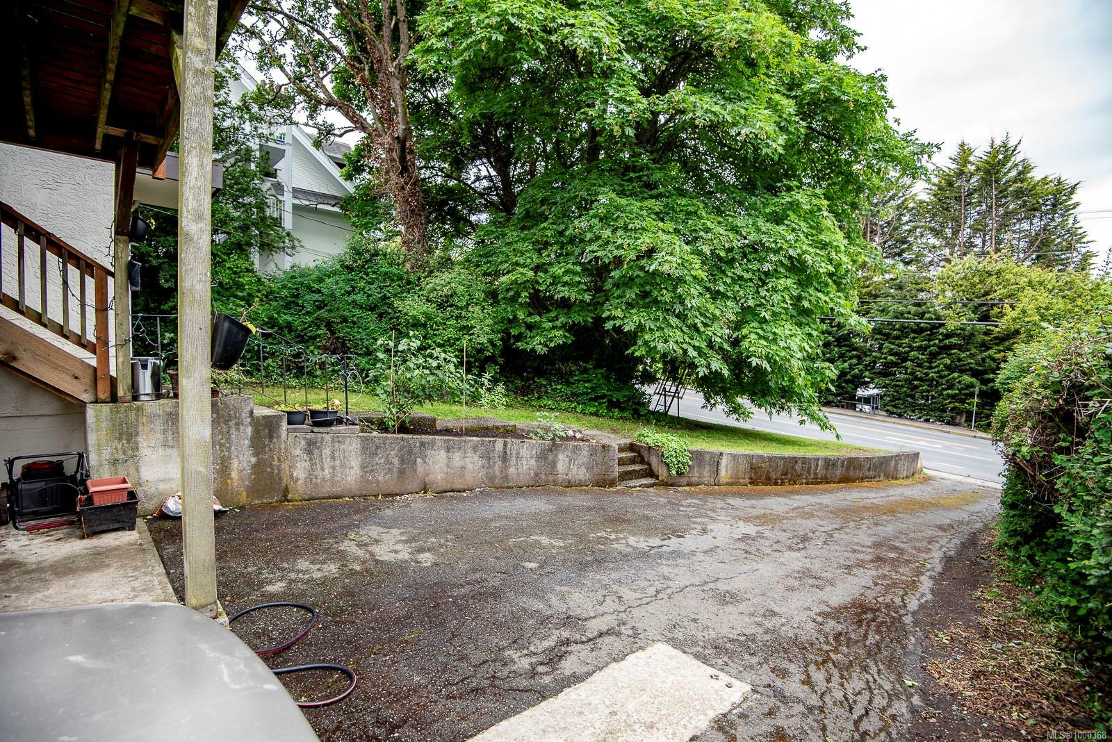 Property Photo: 651 Admirals Rd BC V9A 2N6