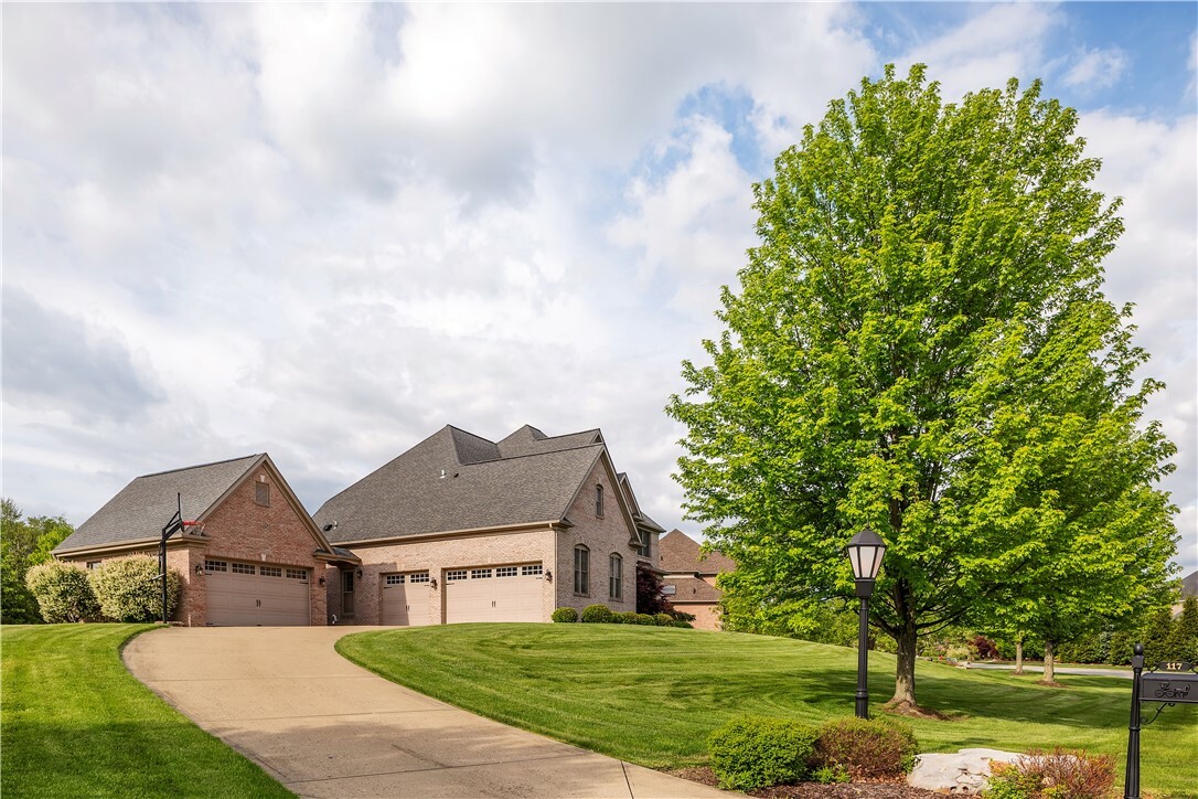Property Photo: 117 Majestic Dr PA 16046