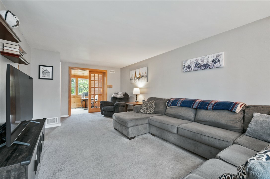 Property Photo: 156 Carnation Ave PA 15229