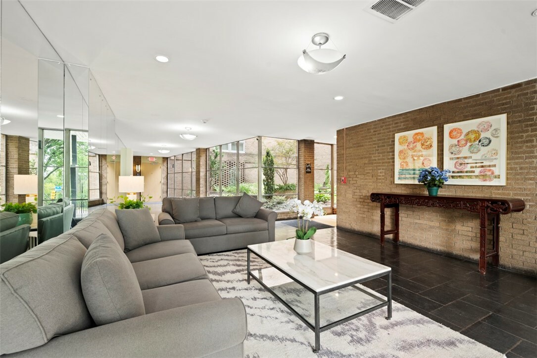 Property Photo: 5100 5th Ave 407 PA 15232