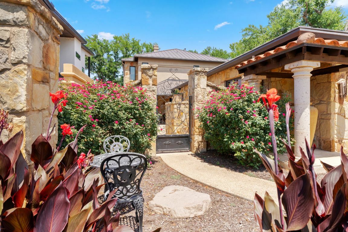 Property Photo: 507 Sandy Mountain Drive TX 78643