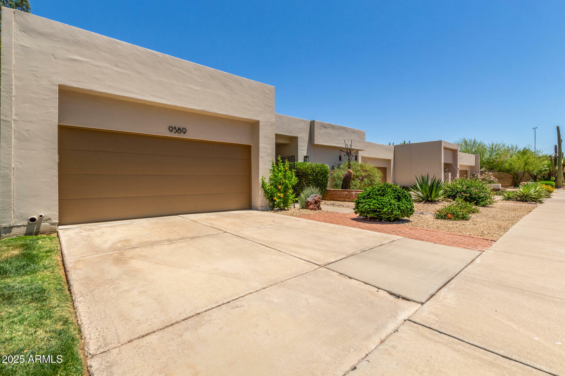 Property Photo: 9389 N 87th Way AZ 85258