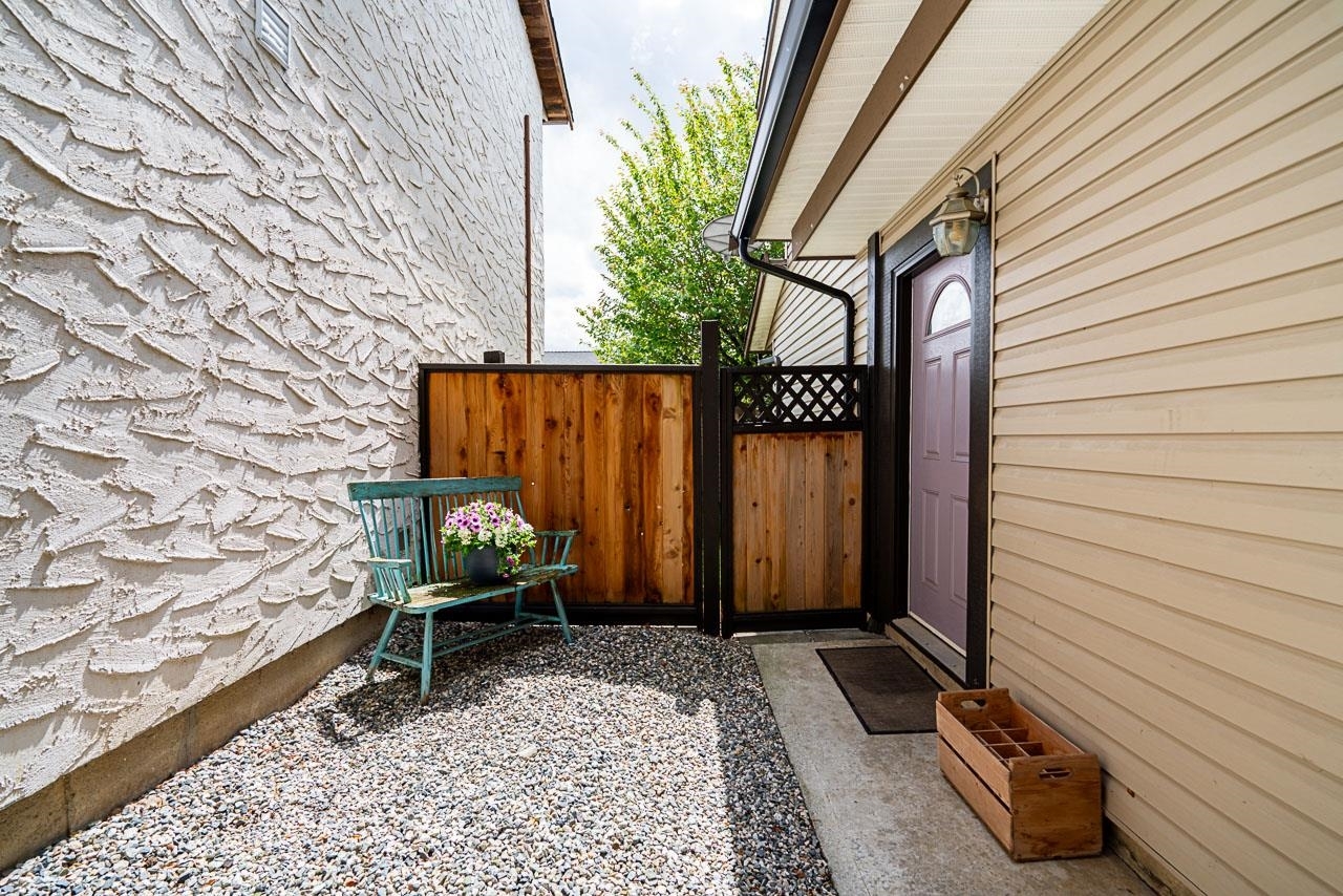 Property Photo: 124 Springfield Drive BC V4W 3K8