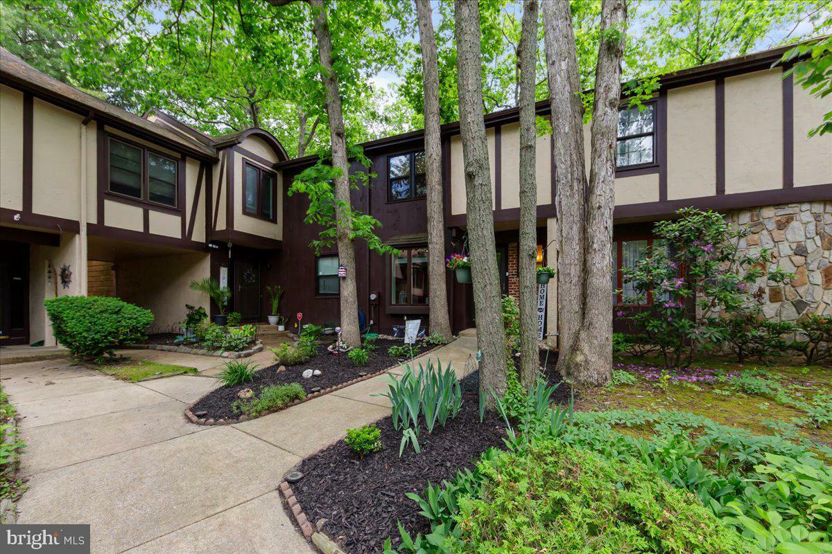 Property Photo:  915 Burberry Court  NJ 08081 