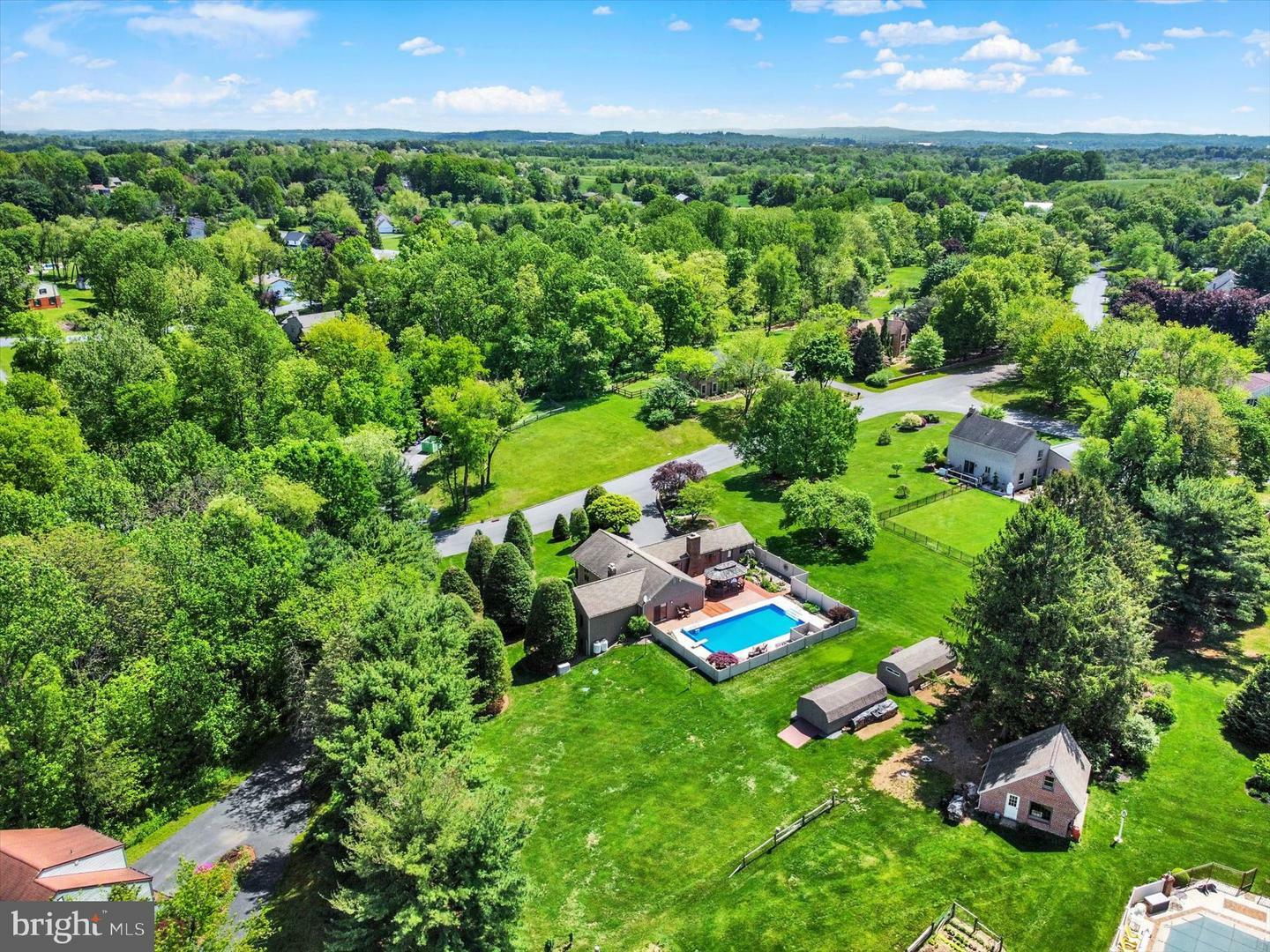 Property Photo:  44 Banbury Road  PA 17036 