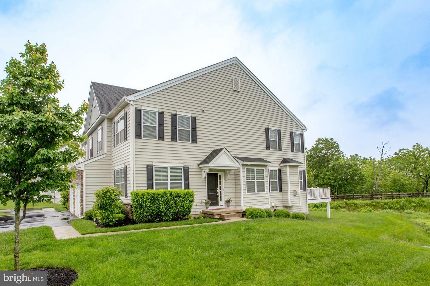 Property Photo: 256 Hillstone Circle PA 18964
