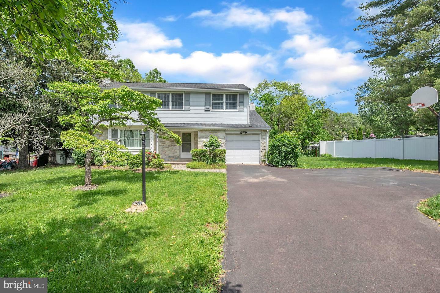 102 Meadowood Drive  Lansdale PA 19446 photo