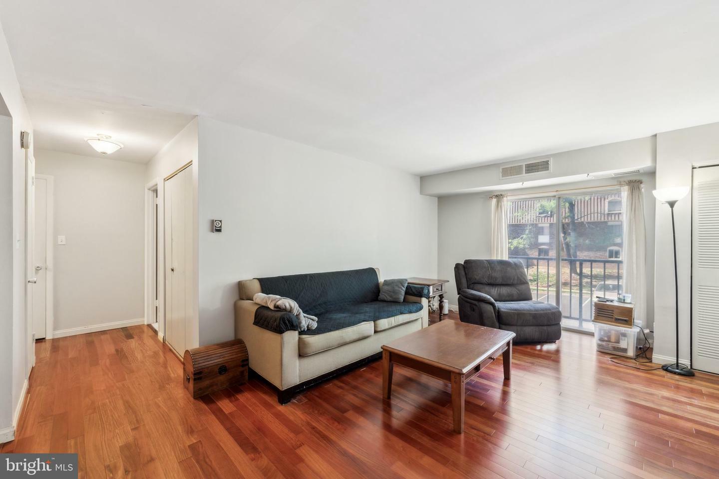 Property Photo: 420 E Cornell Drive 8 VA 20164