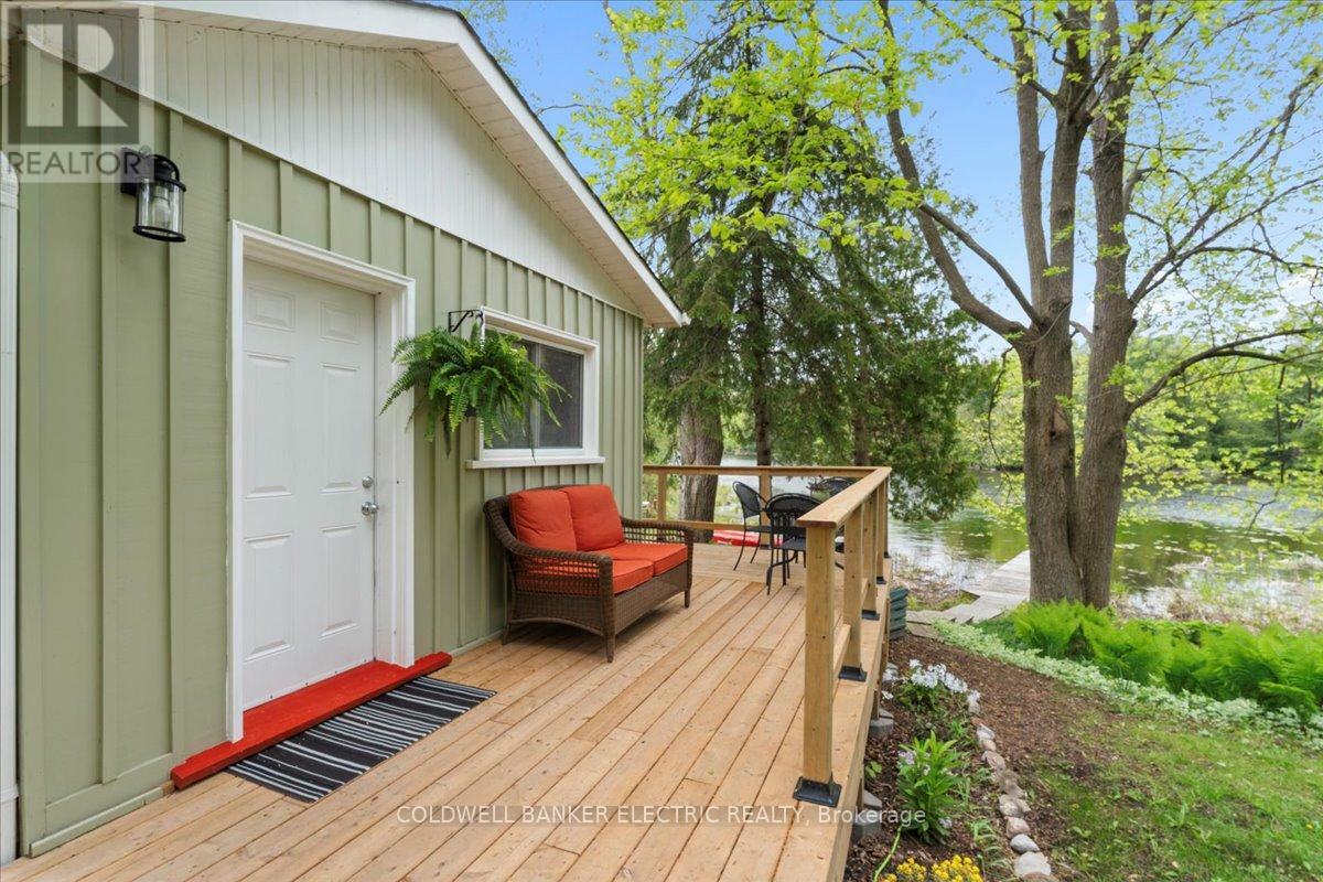 Property Photo:  979 Water Street  ON K0L 3A0 