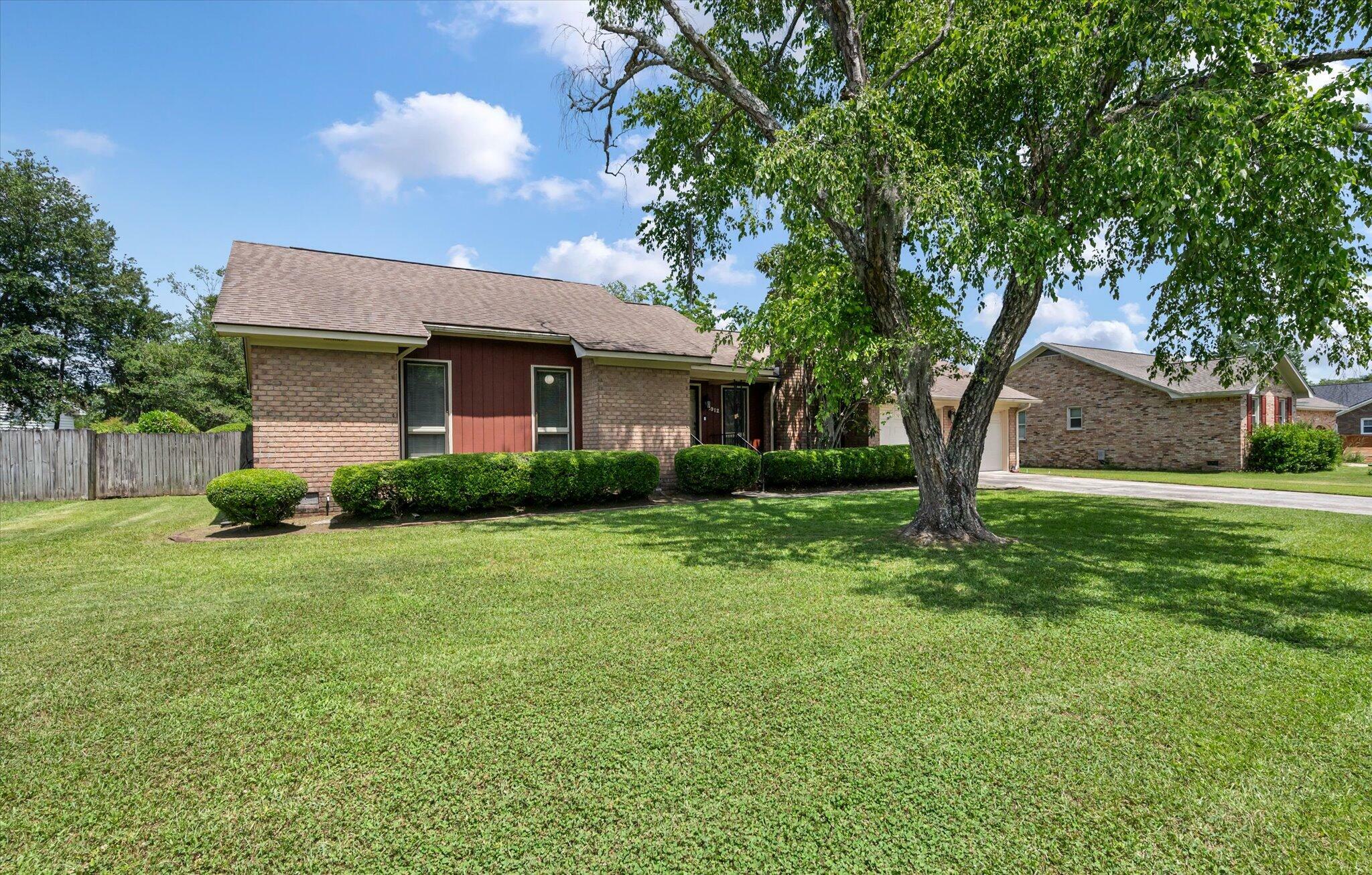 Property Photo: 2912 Doncaster Drive SC 29414