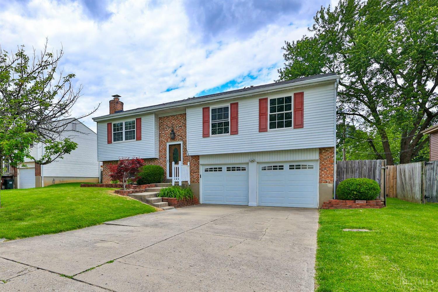 Property Photo: 2470 Hazelcrest Lane OH 45231