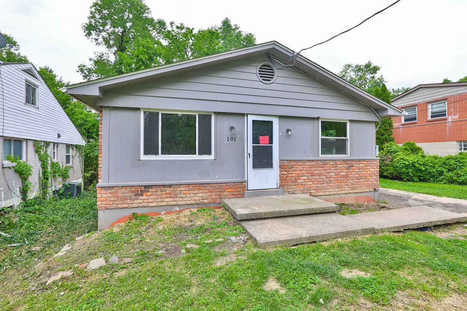 Property Photo: 101 W Leslie Avenue OH 45215