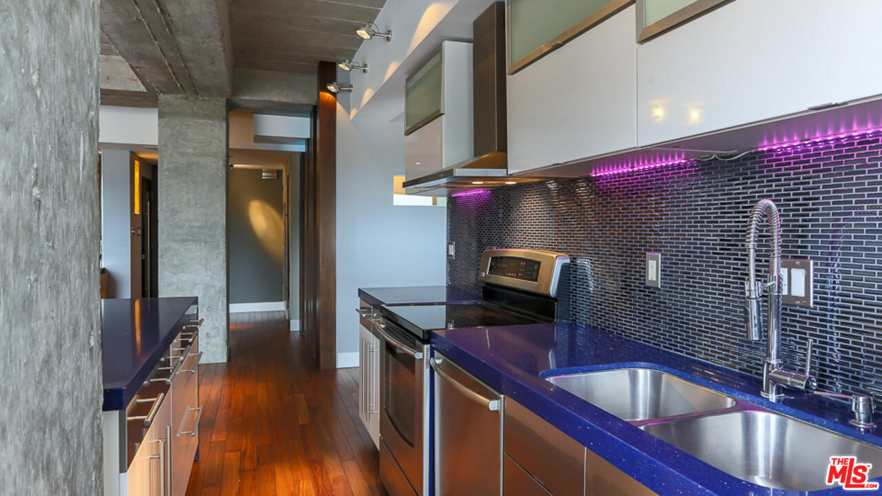 Property Photo: 7250 Franklin Ave CA 90046
