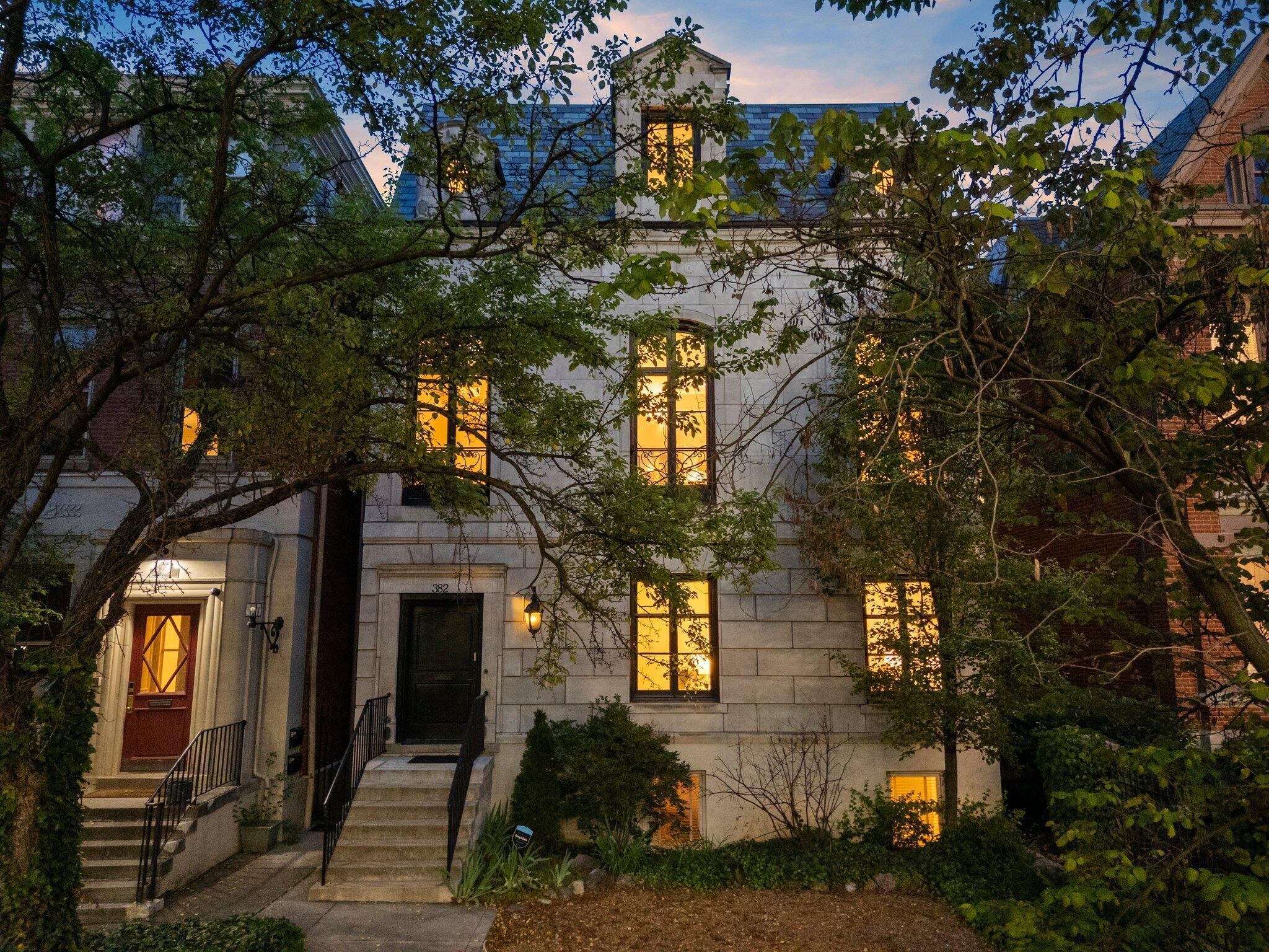 Property Photo:  382 E Town Street  OH 43215 