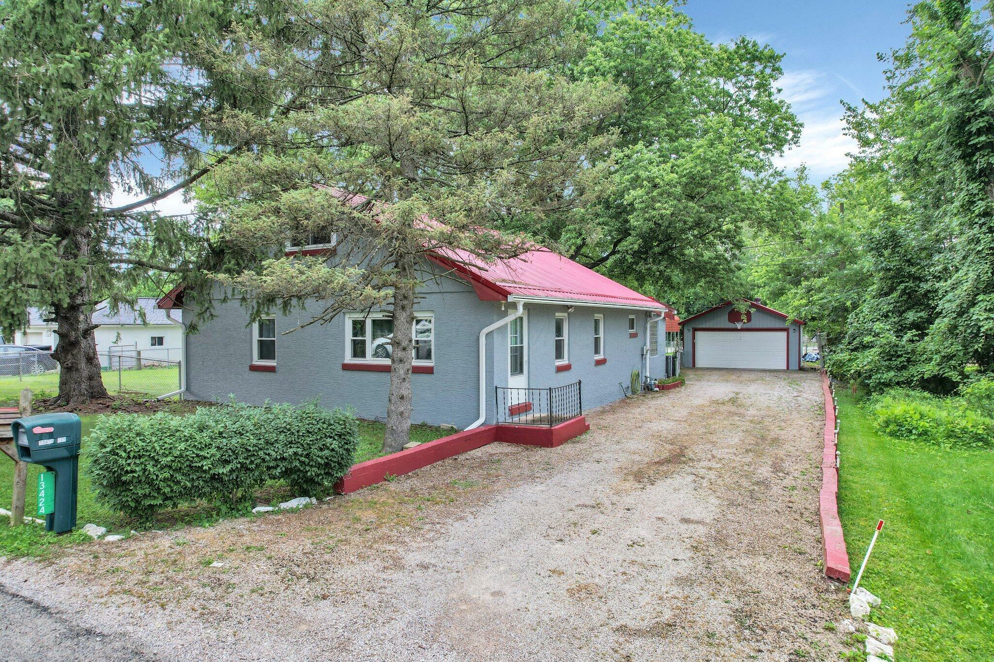 Property Photo: 13424 Ivy NE Road OH 43076
