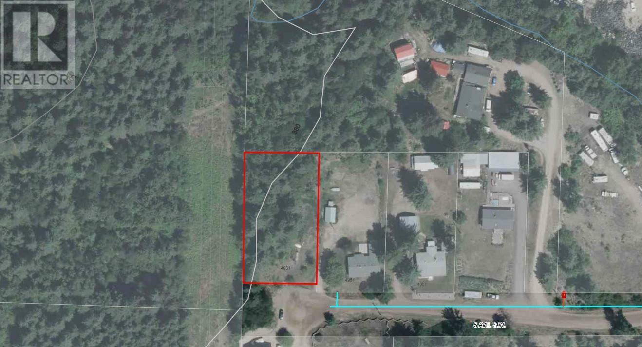 Photo de la propriété:  4981 5 Avenue Southwest  BC V1E 2Y9 