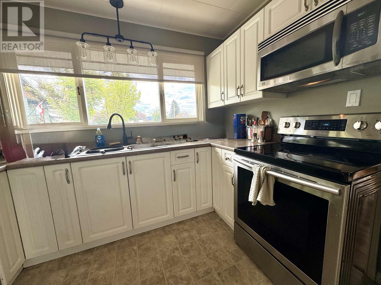 Property Photo: 648 9th Avenue BC V2G 2K6