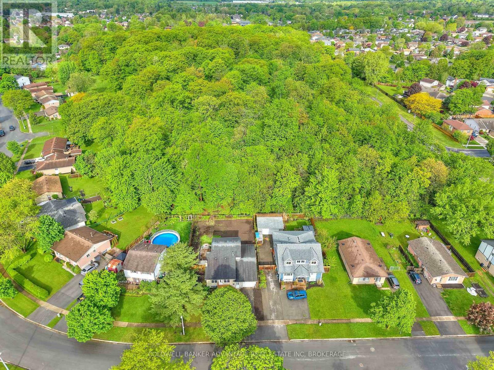 Property Photo:  19 Leaside Drive  ON L3C 6B1 