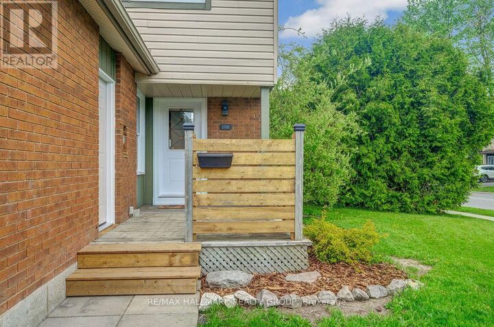 Property Photo:  1701 Lafrance Drive  ON K1E 2L7 