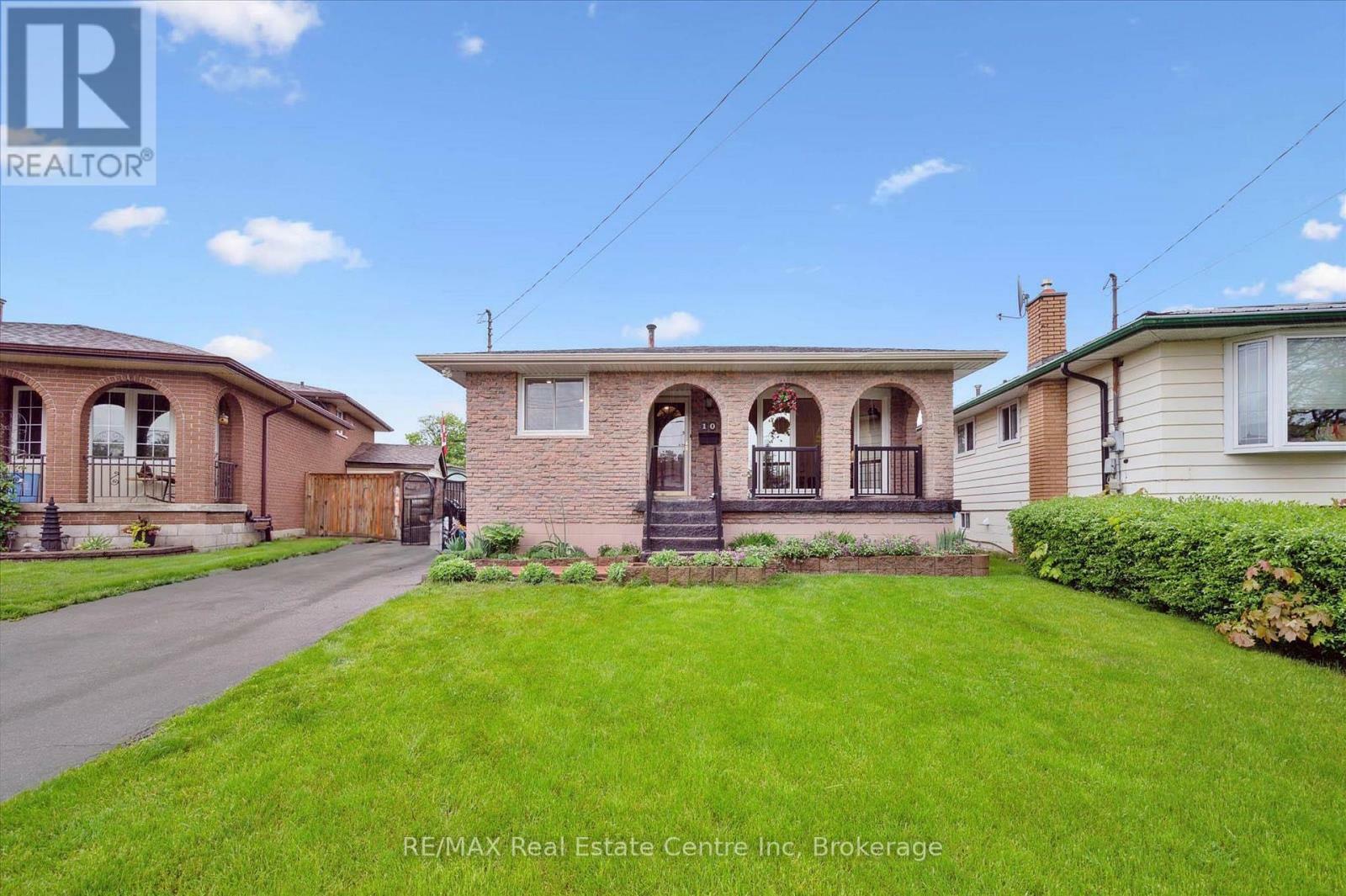 Property Photo:  10 Villa Court  ON L8W 1M2 