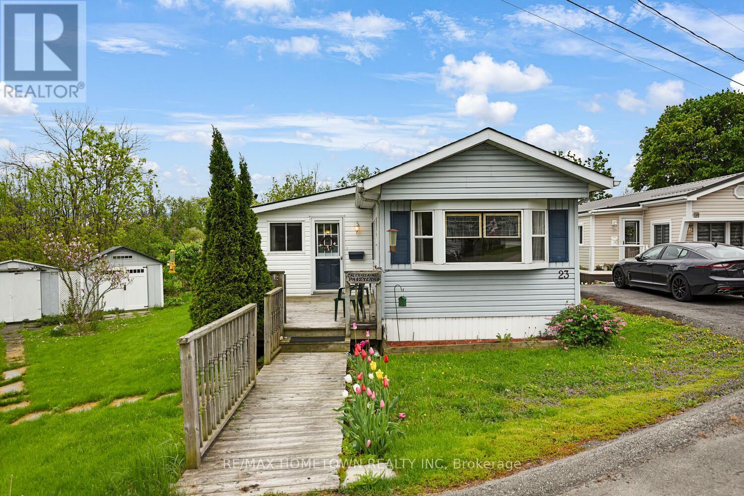 Property Photo: 1871 Oxford Avenue 23 ON K6B 7B5