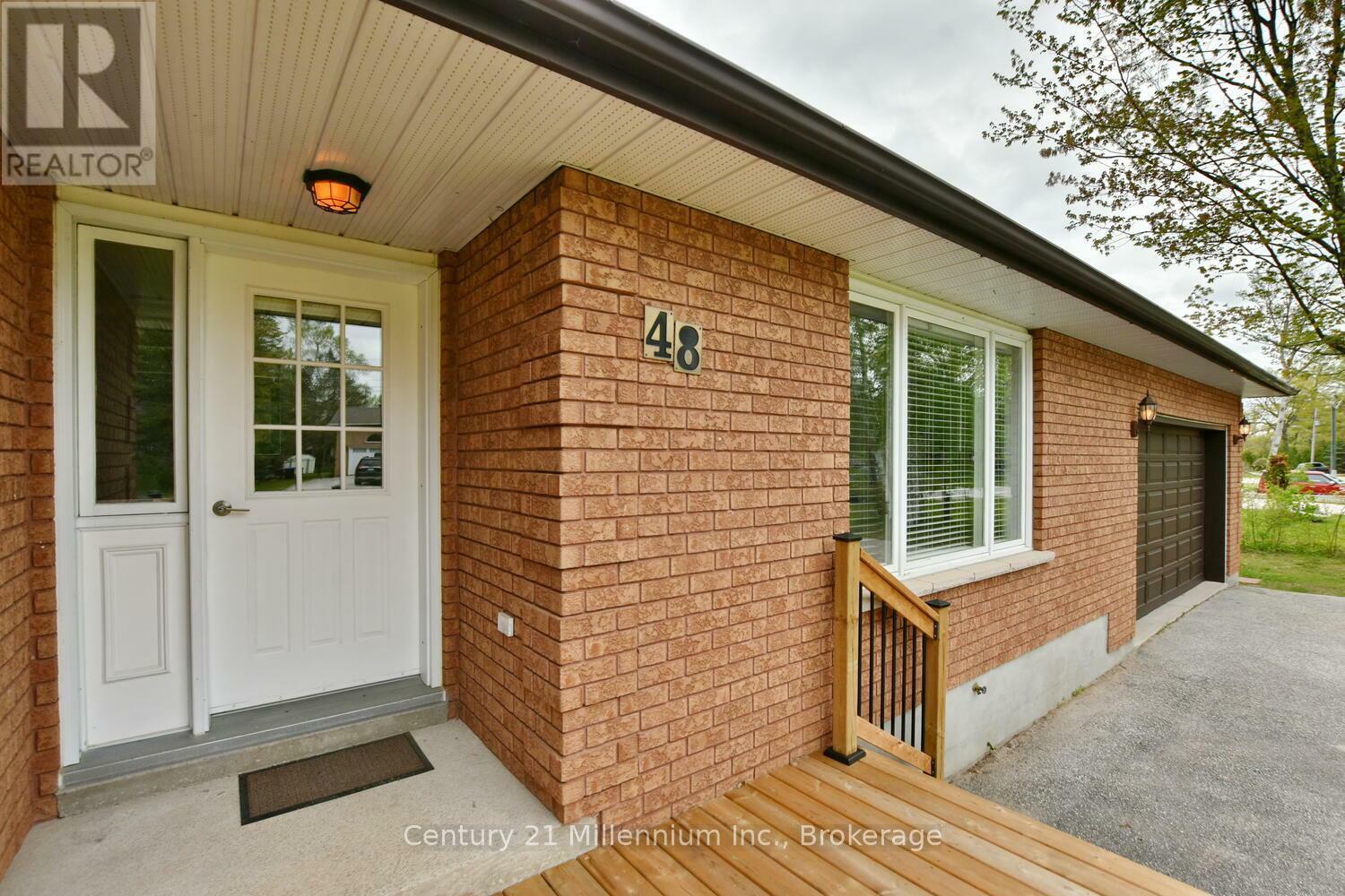 Photo de la propriété: 48 Indianola Crescent ON L9Z 2W3