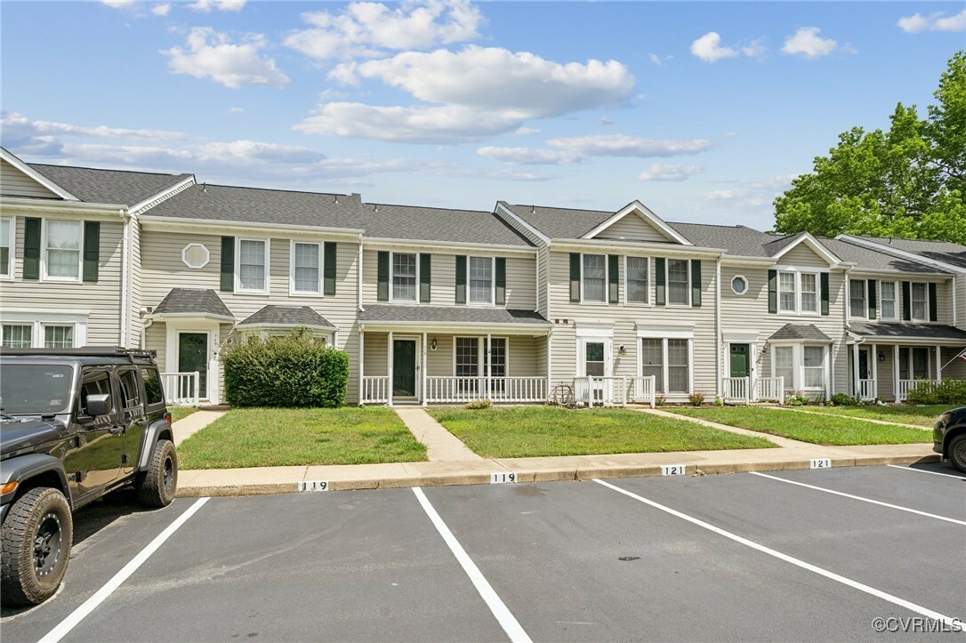 Property Photo: 119 Sterling Court VA 23693