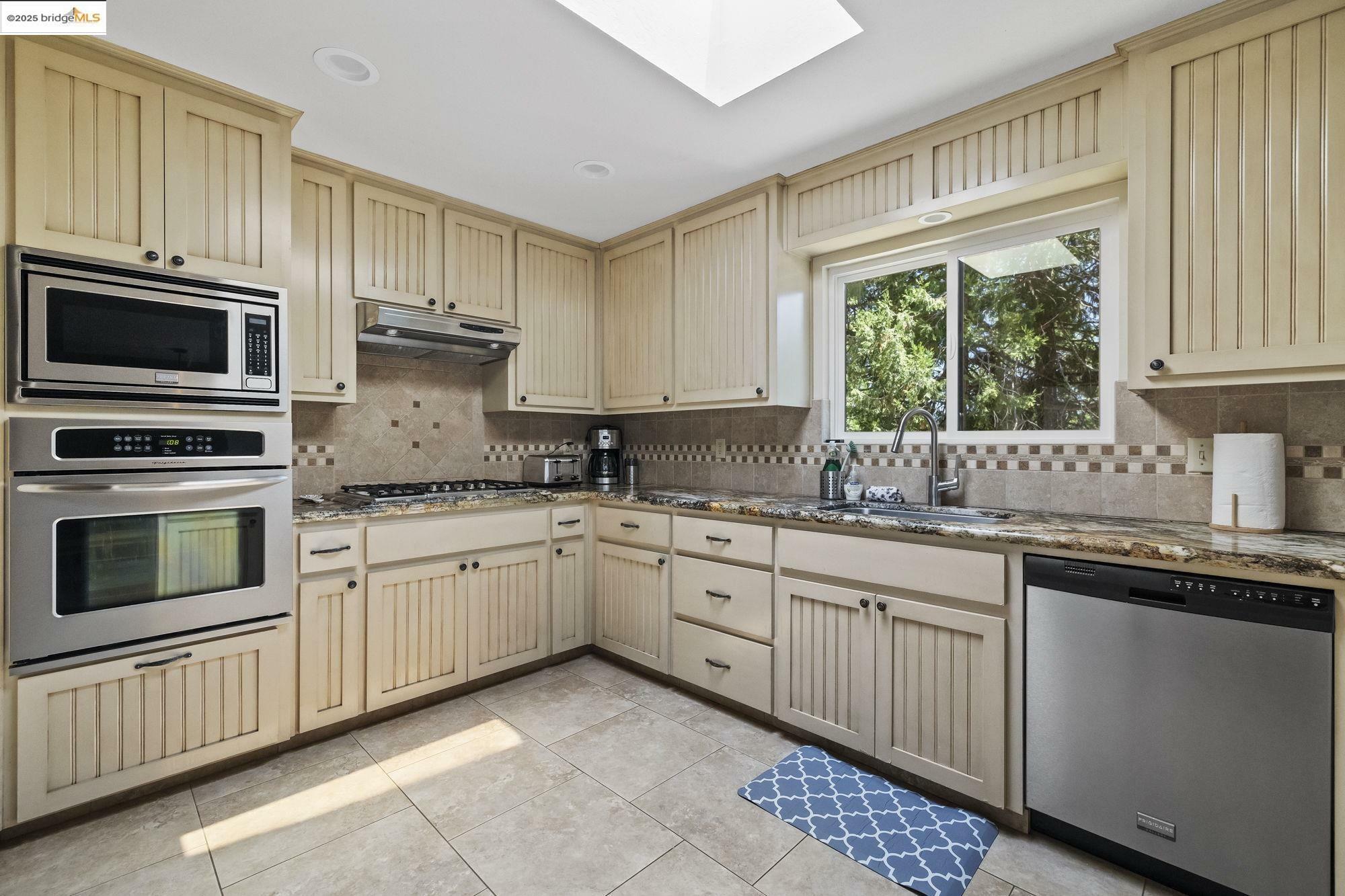 Property Photo: 24725 Prospector Dr. CA 95346