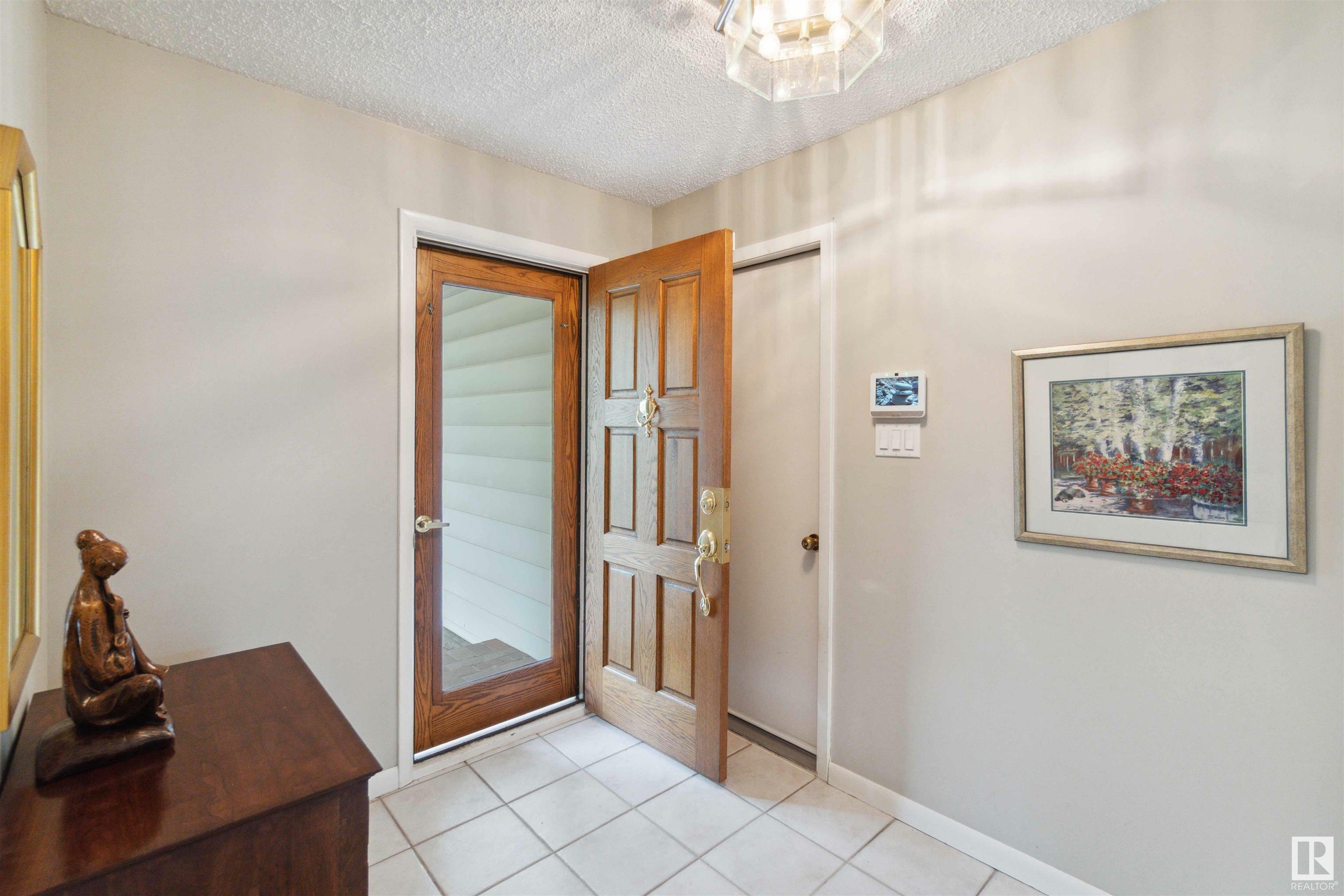 Photo de la propriété: 4727 139 Street NW AB T6H 3Z3