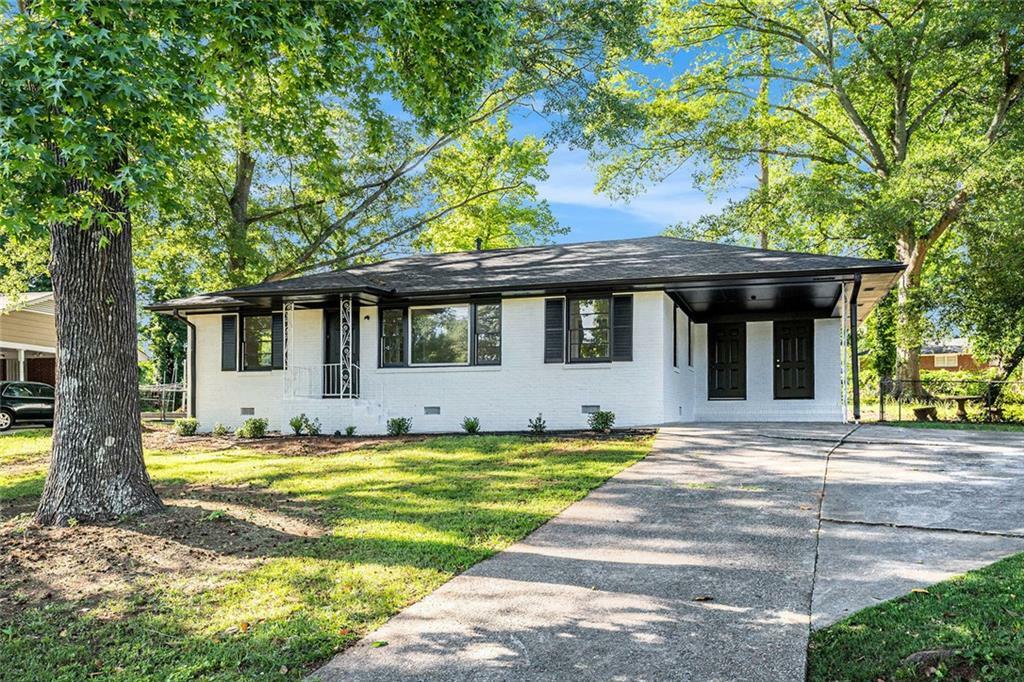 Property Photo: 1207 Ellington Drive GA 30260