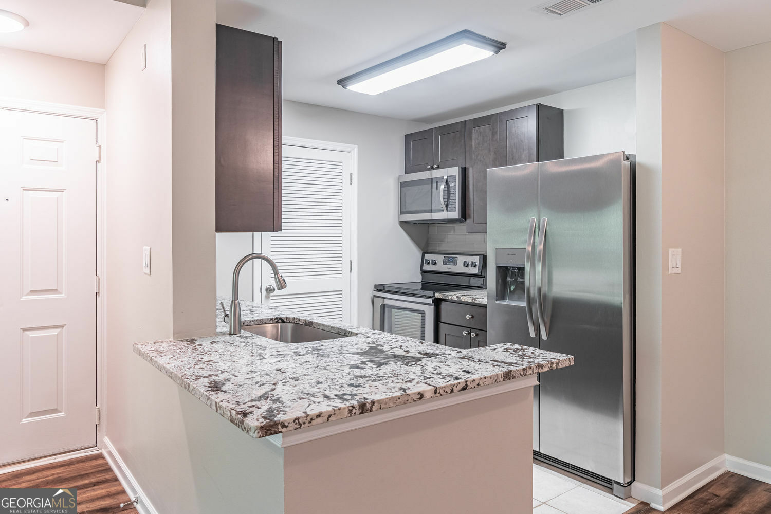 Property Photo: 547 Granville Court GA 30328