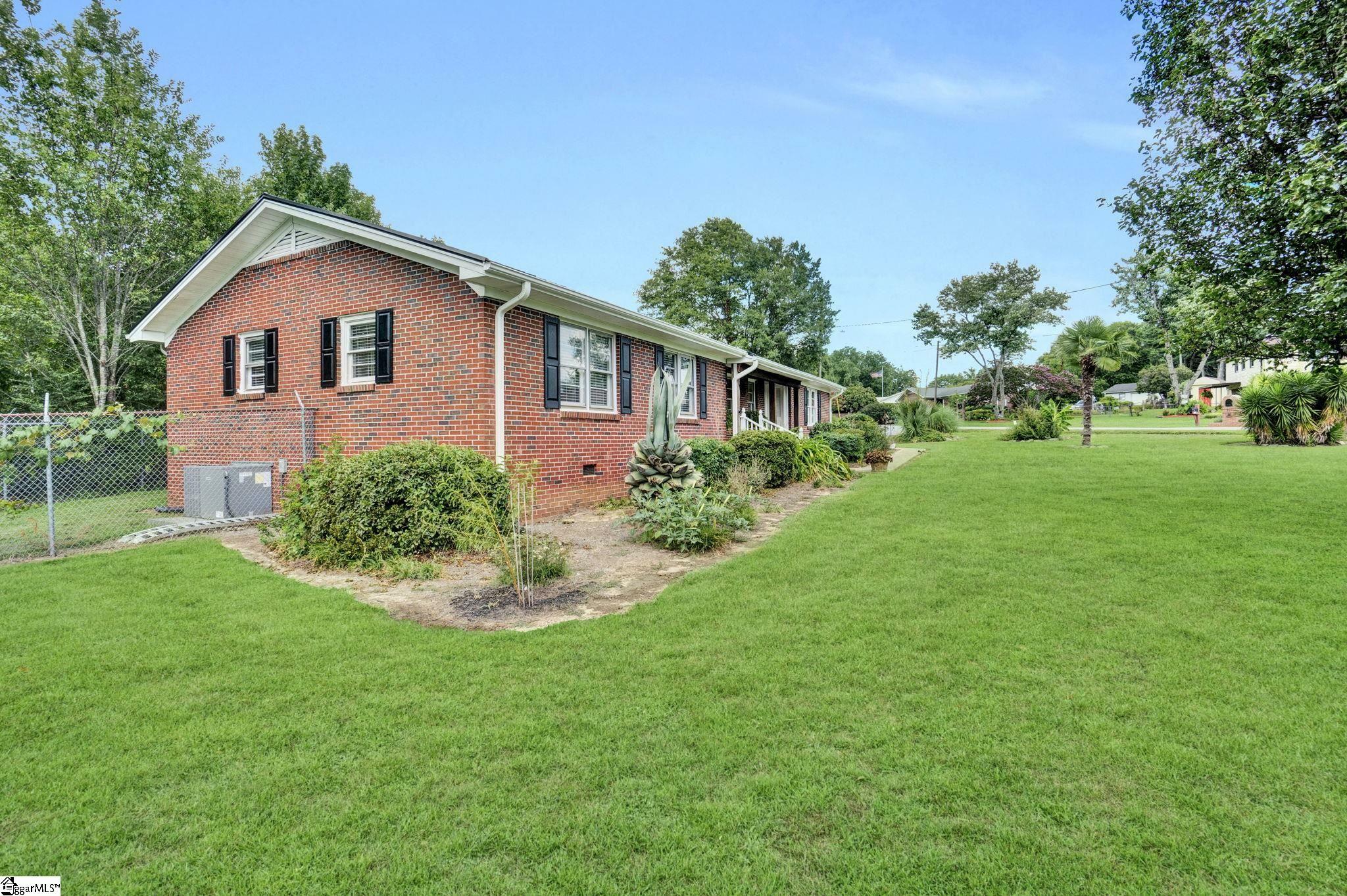 Property Photo: 214 Lakeview Terrace SC 29681