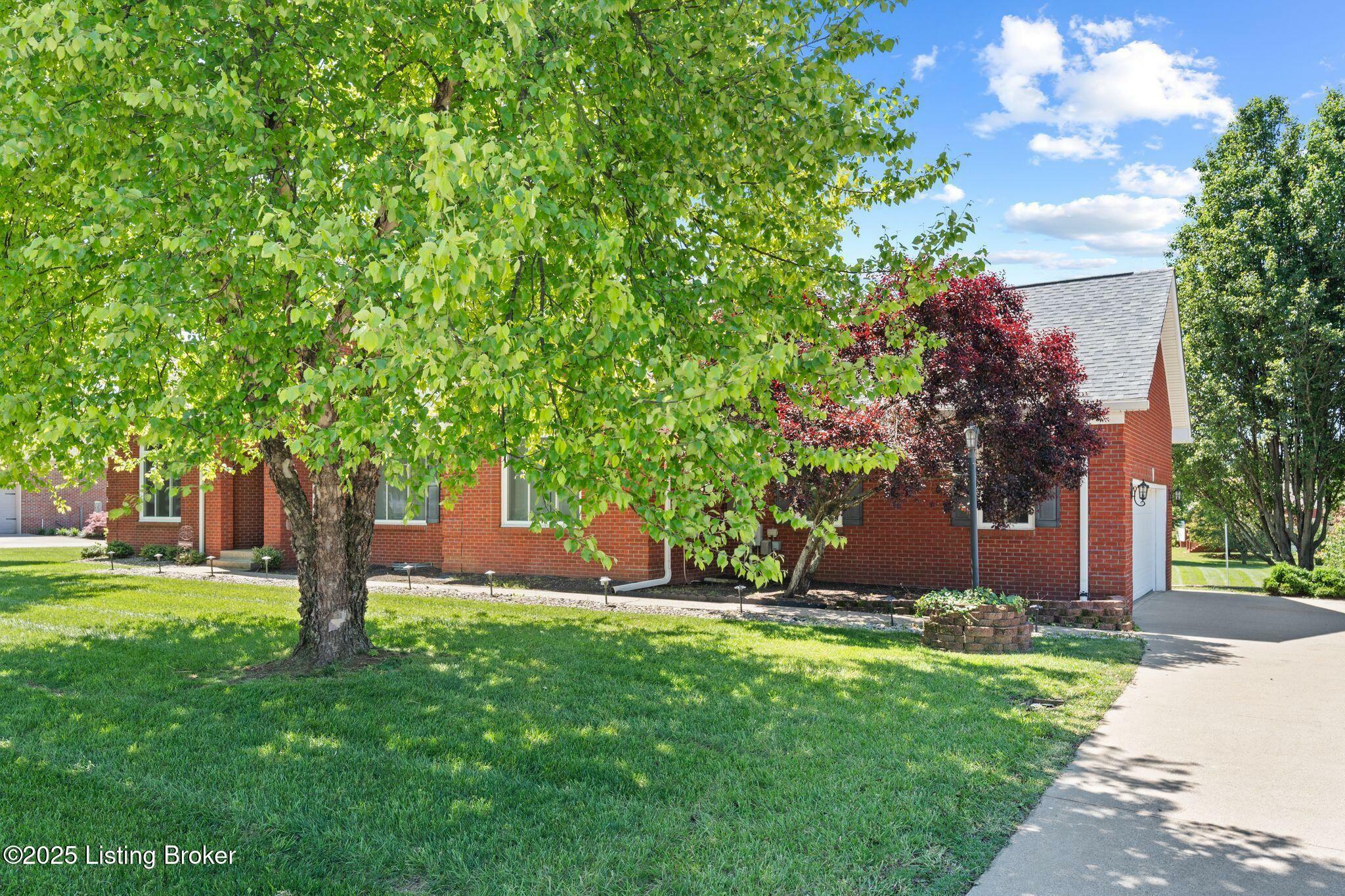 Property Photo: 126 Deep Springs Dr KY 40004