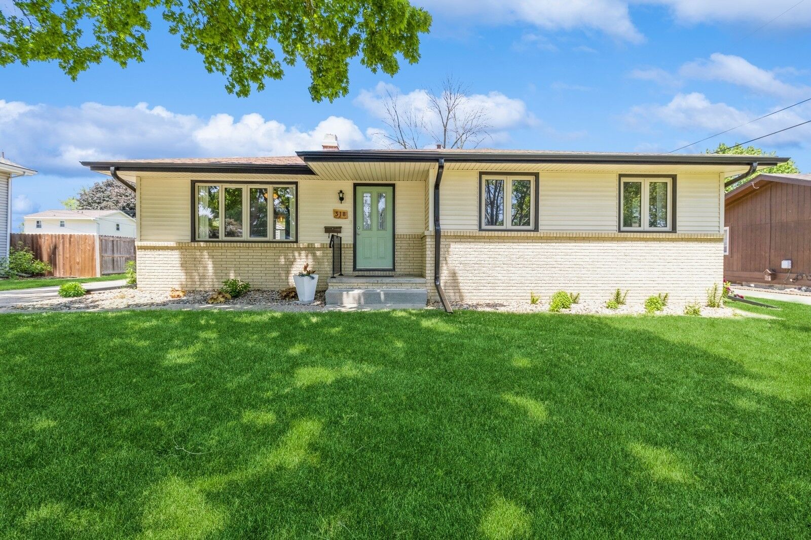 Property Photo: 318 NE 8th Street IA 50021