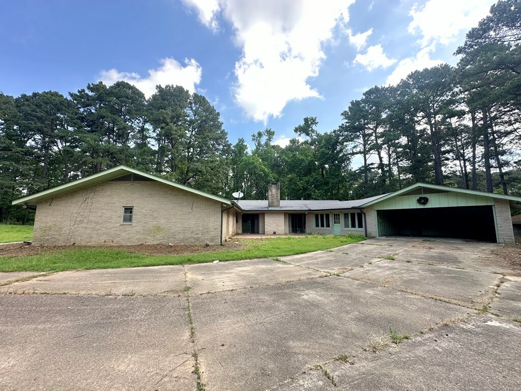 Property Photo: 707 Pine Street TX 75935