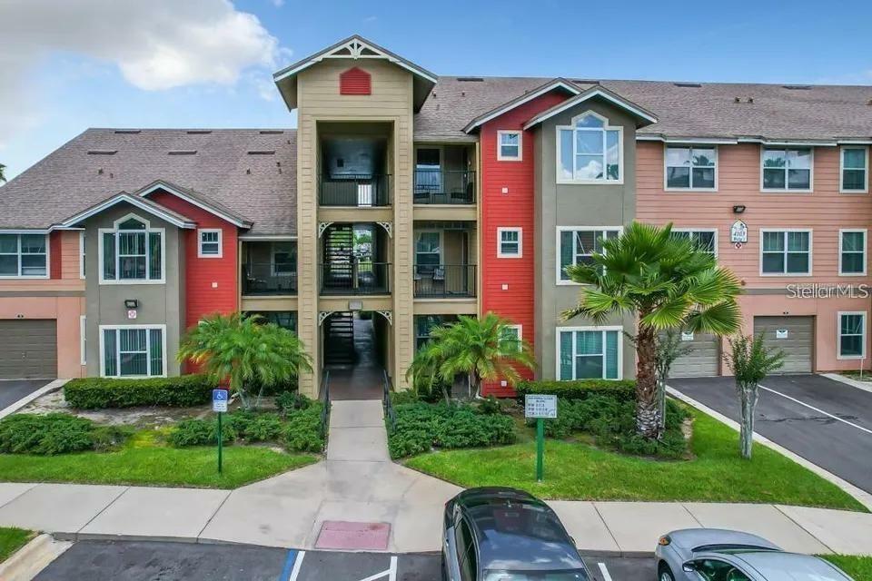 Property Photo:  2202 Key West Court 624  FL 34741 