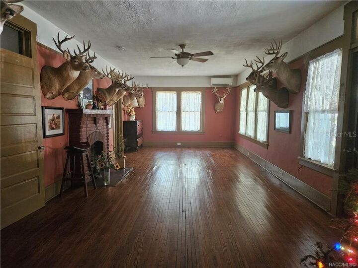 Property Photo:  754 NE 2nd Avenue  FL 34428 