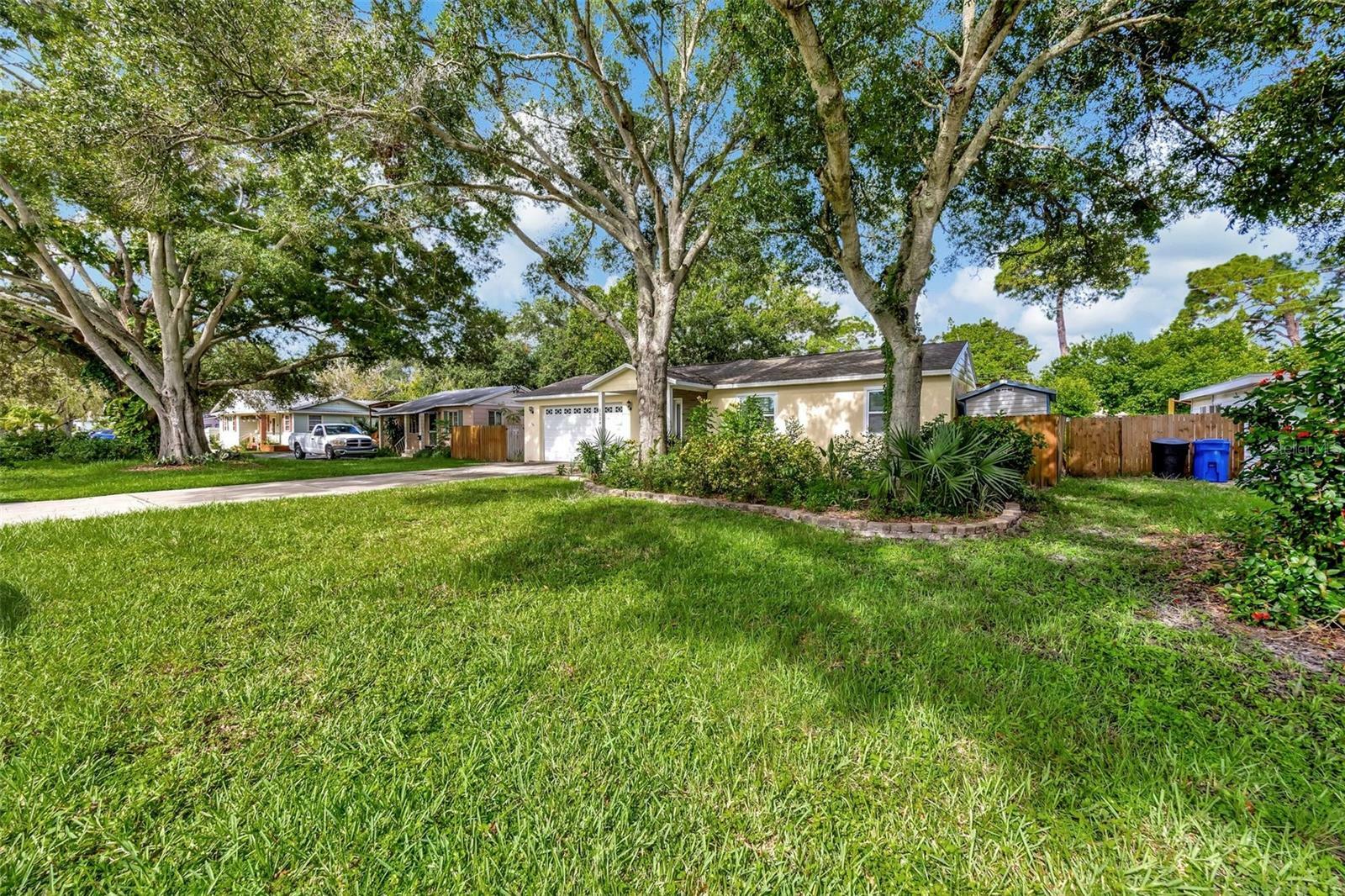 Property Photo:  1524 Essex Drive N  FL 33710 