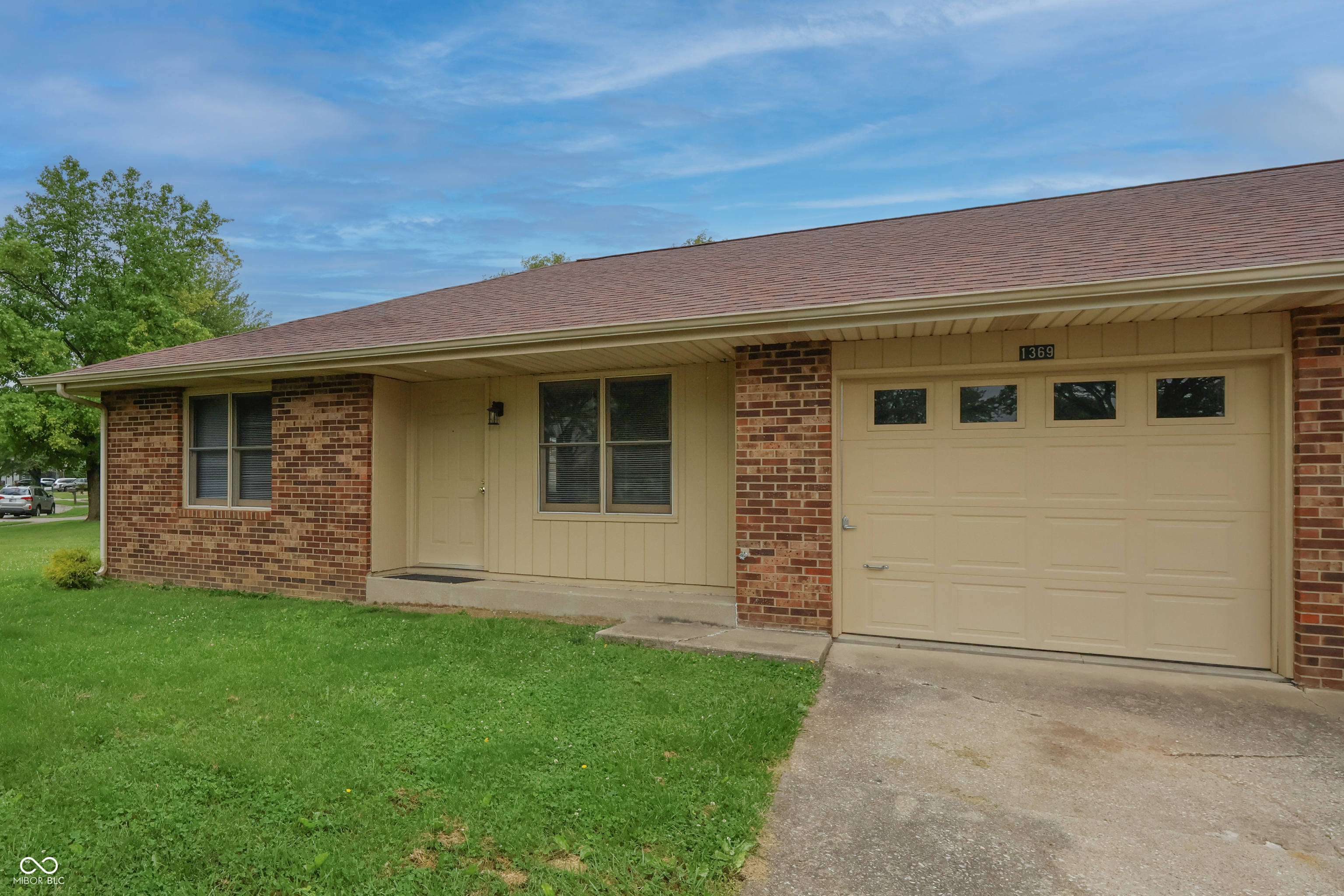 Property Photo: 1367 Brookside Court IN 47201