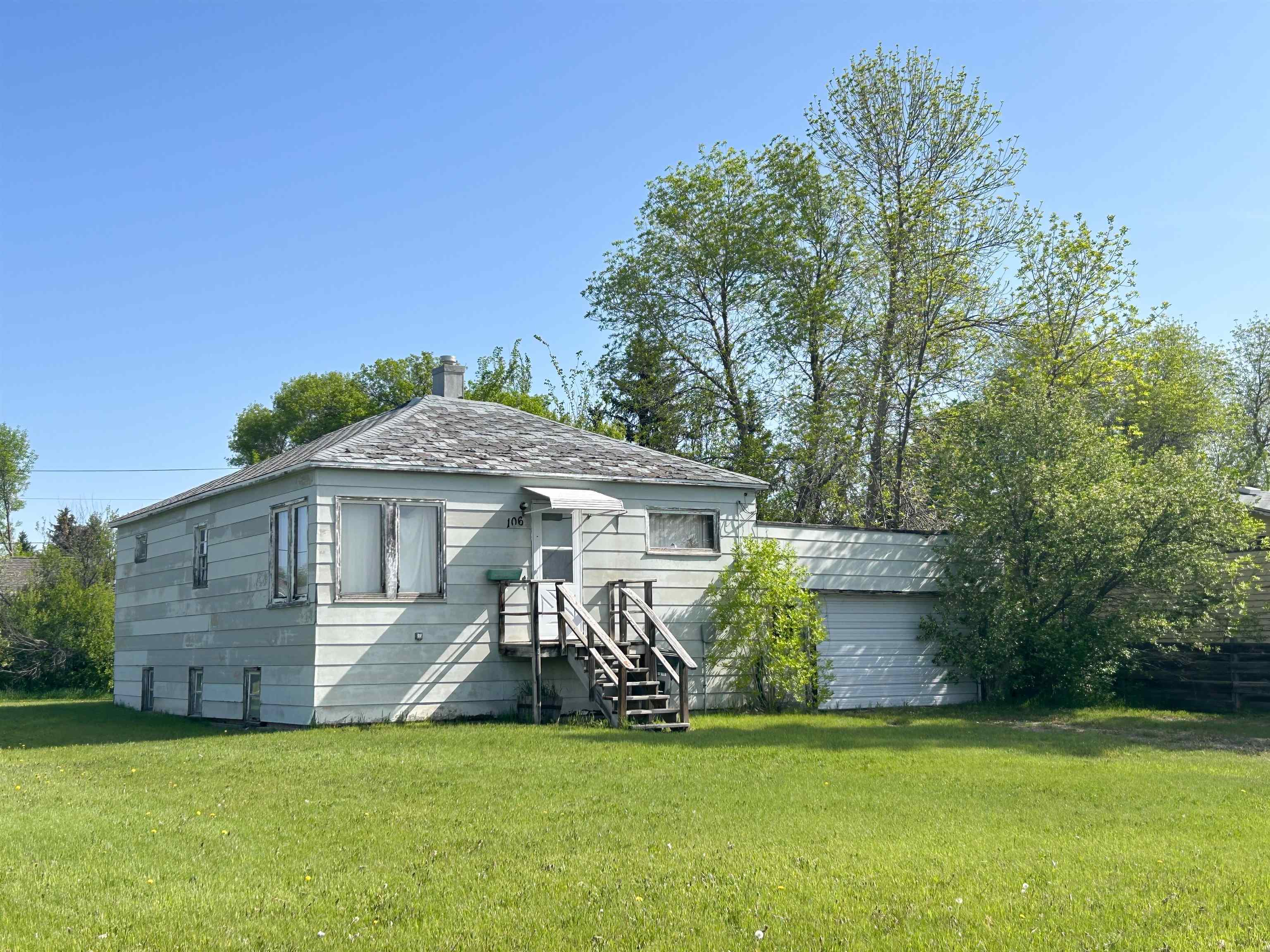 Property Photo:  106 NW 5th St  ND 58761 